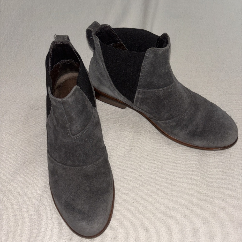 Naot Ruzgar Chelsea Leather Booties Women's Size 7/7.5  US 38 EU Gray Suede Boho